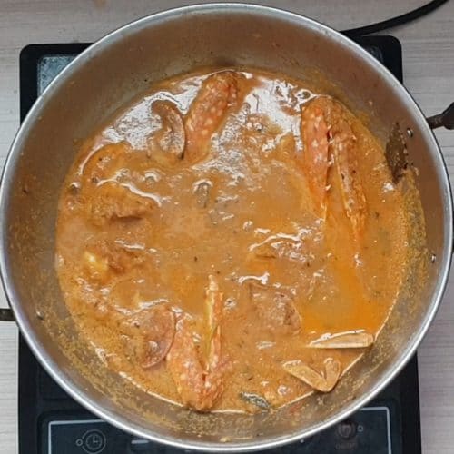 Crab gravy using coconut milk